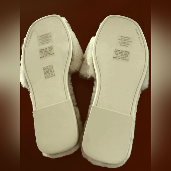 Tory Burch Cream Double T Shearling   Slides Sandals - Picture 4 of 6